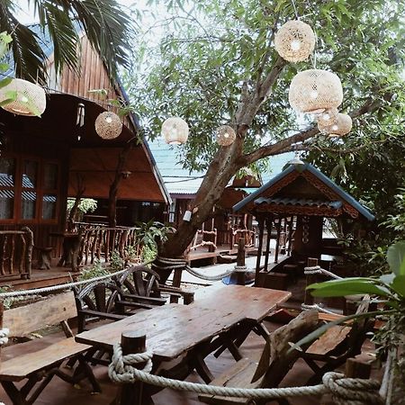 Ruennamyen Resort Amphawa Samut Songkhram Exterior photo