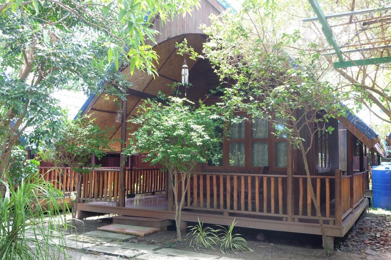 Ruennamyen Resort Amphawa Samut Songkhram Exterior photo